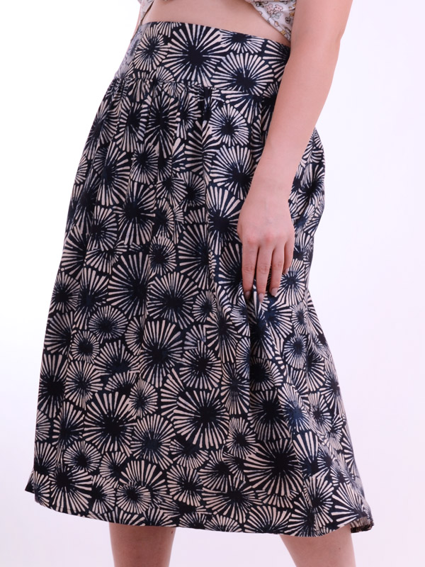 Skirt with floral print S84