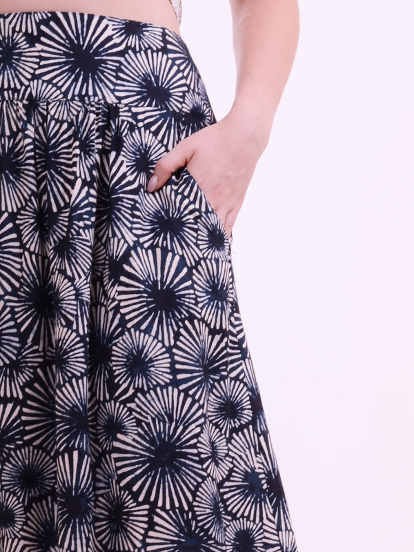 Skirt with floral print S84