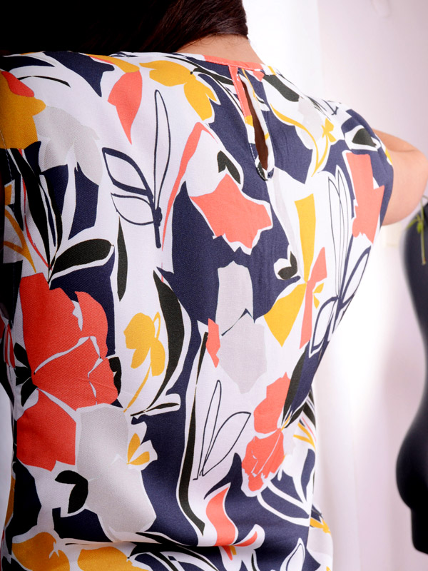 Блуза с крупним цветочным принтом B71